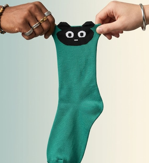 Calcetines verdes con oso negro y orejas en relieve Calzzito