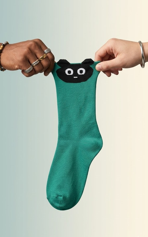 Calcetines verdes con oso negro y orejas en relieve Calzzito