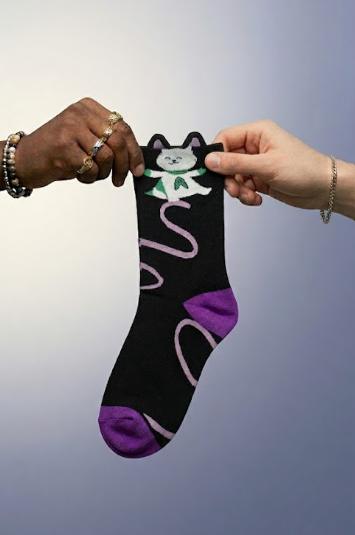 Persona con calcetines Gato de Lazo Calzzito