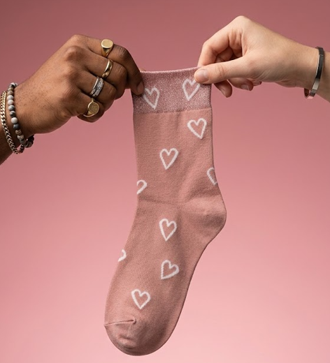 Calcetín rosa empolvado con corazones blancos Calzzito
